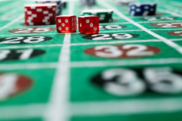 Live blackjack dealer and gaming table on hongkongpool platform